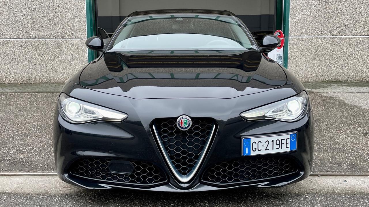 ALFA ROMEO GIULIA 2.2 TURBODIESEL EXECUTIVE 160CV - FULL LED, VETRI PRIVACY, CRUISE CONTROL