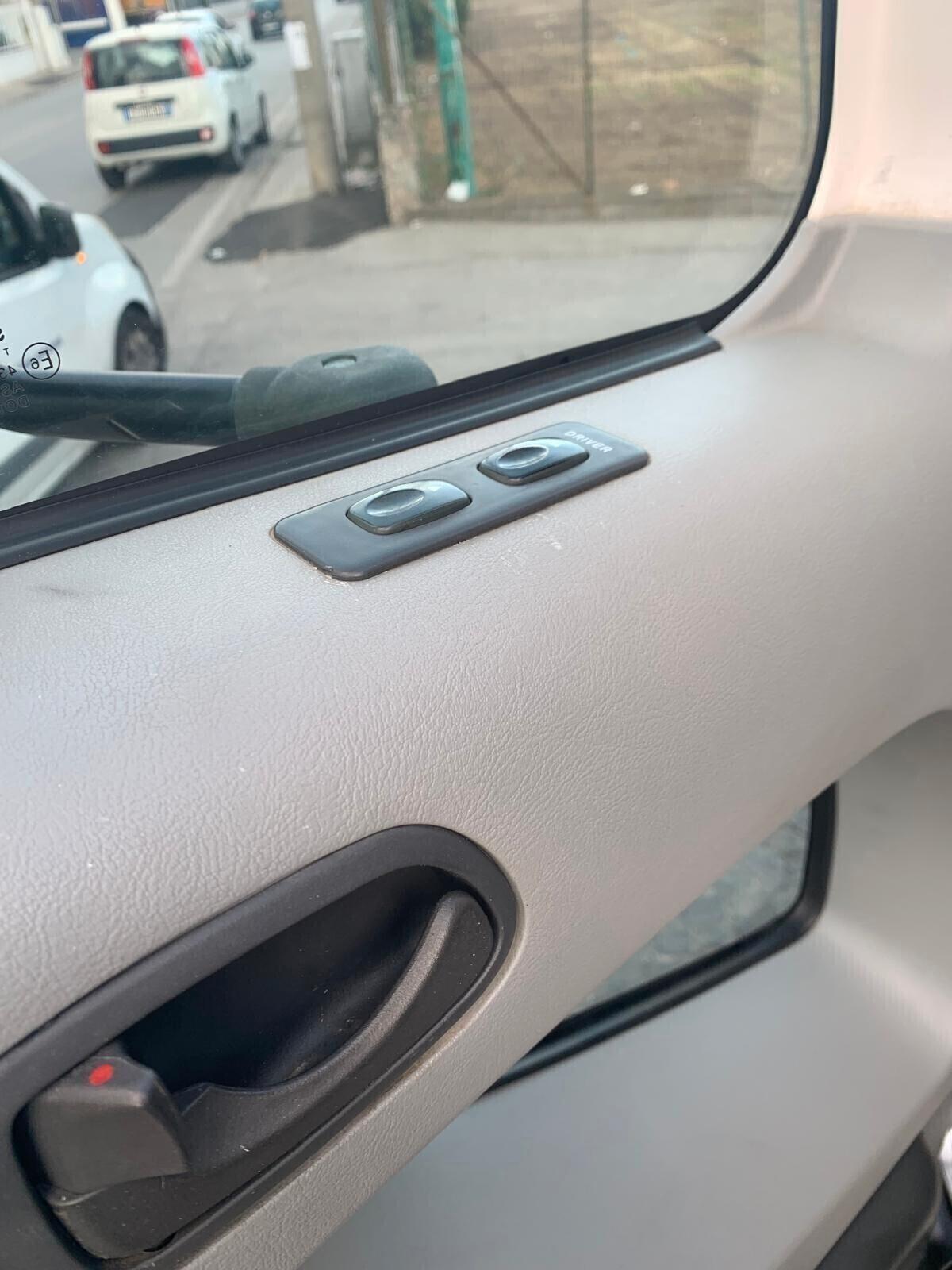 Daewoo AVIA - RIBALTABILE TRILATERALE-Portata 32 Q.li