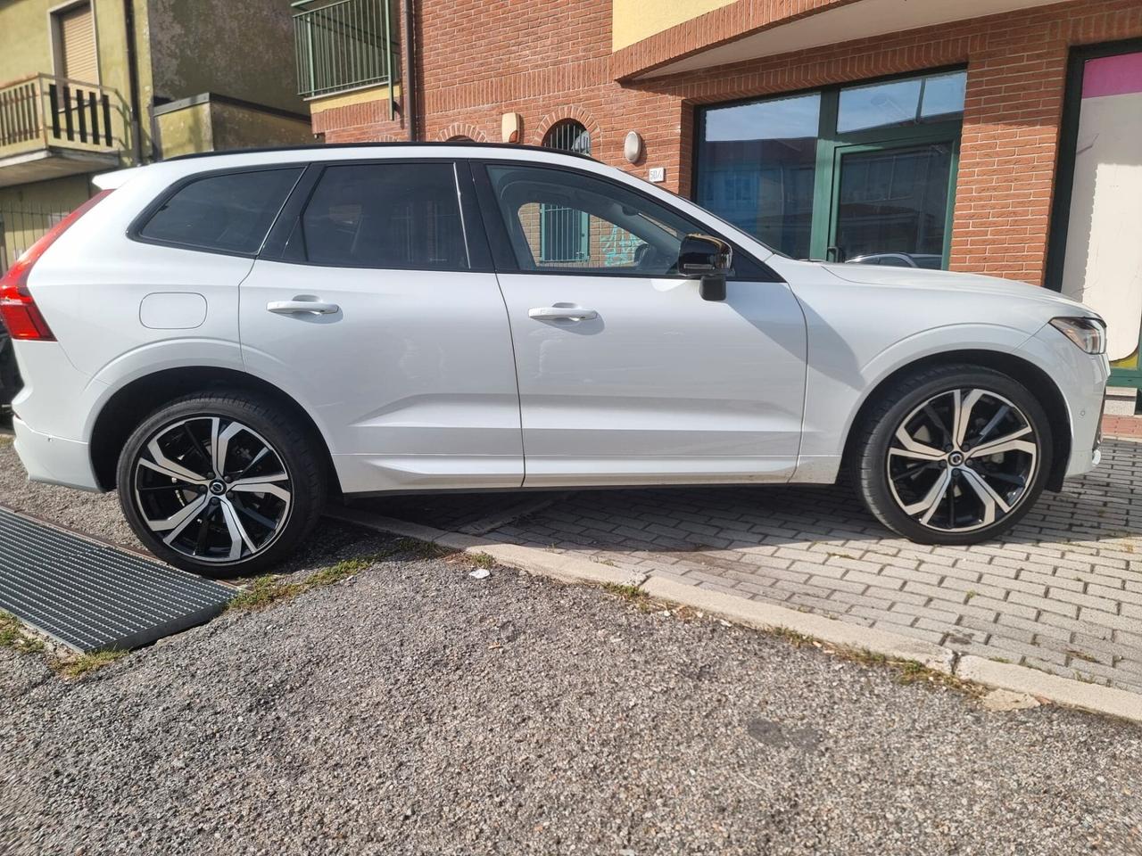 Volvo XC 60 XC60 B4 (d) AWD automatico Ultimate Dark
