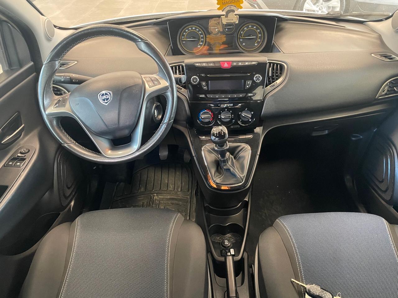 Lancia Ypsilon 1.2 69 CV 5 porte GPL Ecochic S Momodesign
