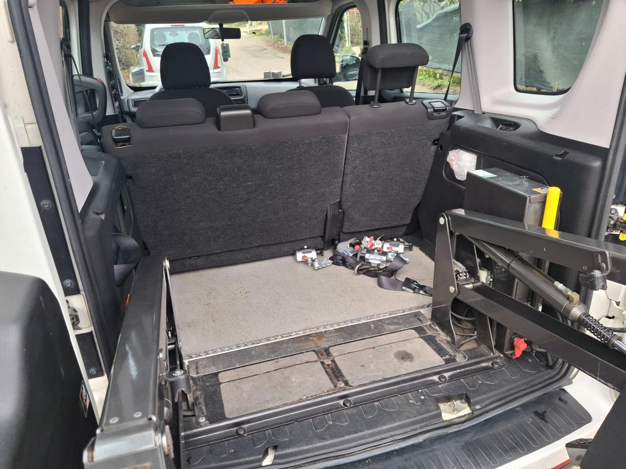 Fiat Doblo Doblò 1.6 MJT 16V 90CV tetto alto pedana elettrica trasporto disabili