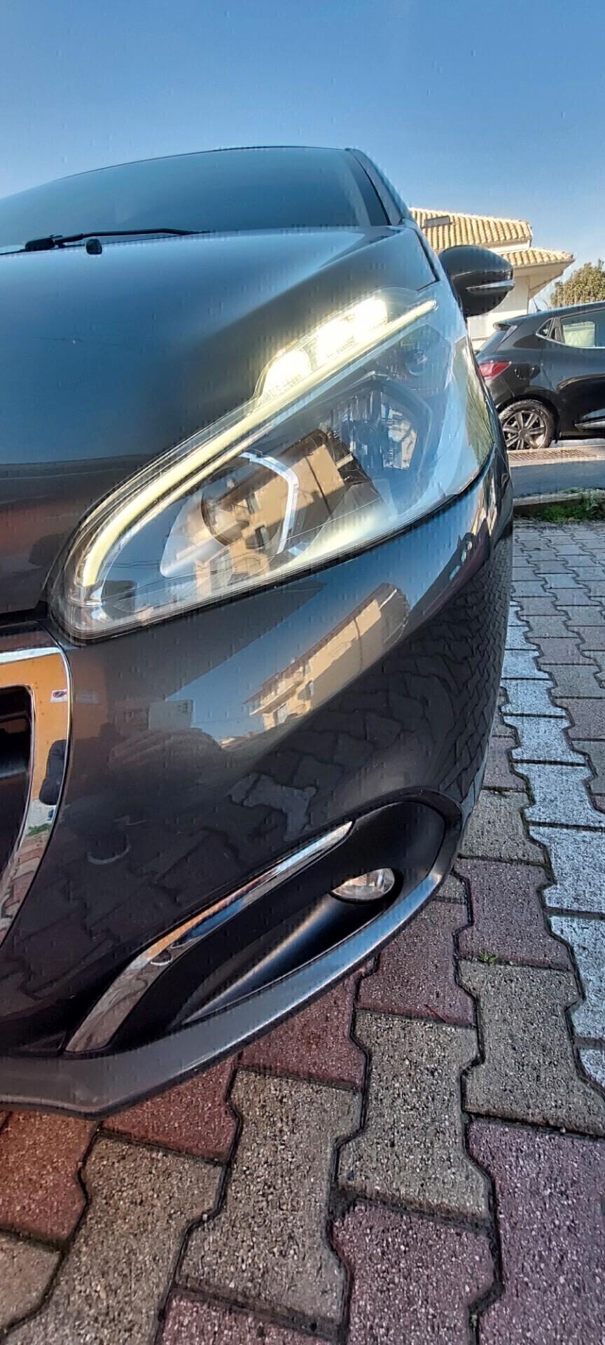 PEUGEOT 208 1,2 GPL DI SERIE 82 CV TELEFONO CRUISE CONTROL LEGA SENSORI OK CERTIFICATA