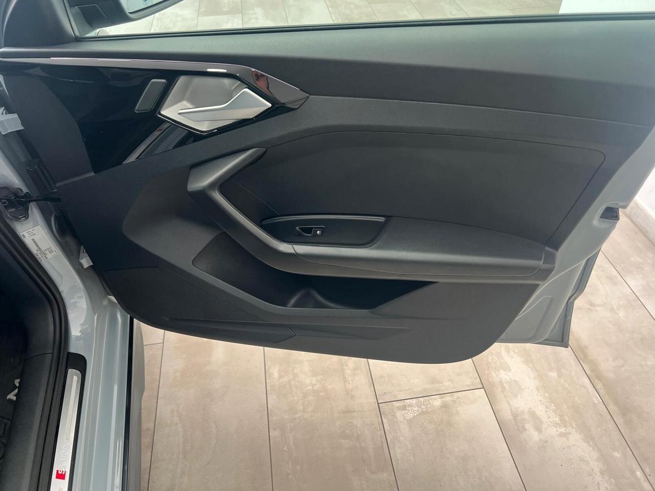 Audi A1 citycarver 30 TFSI Identity Contrast