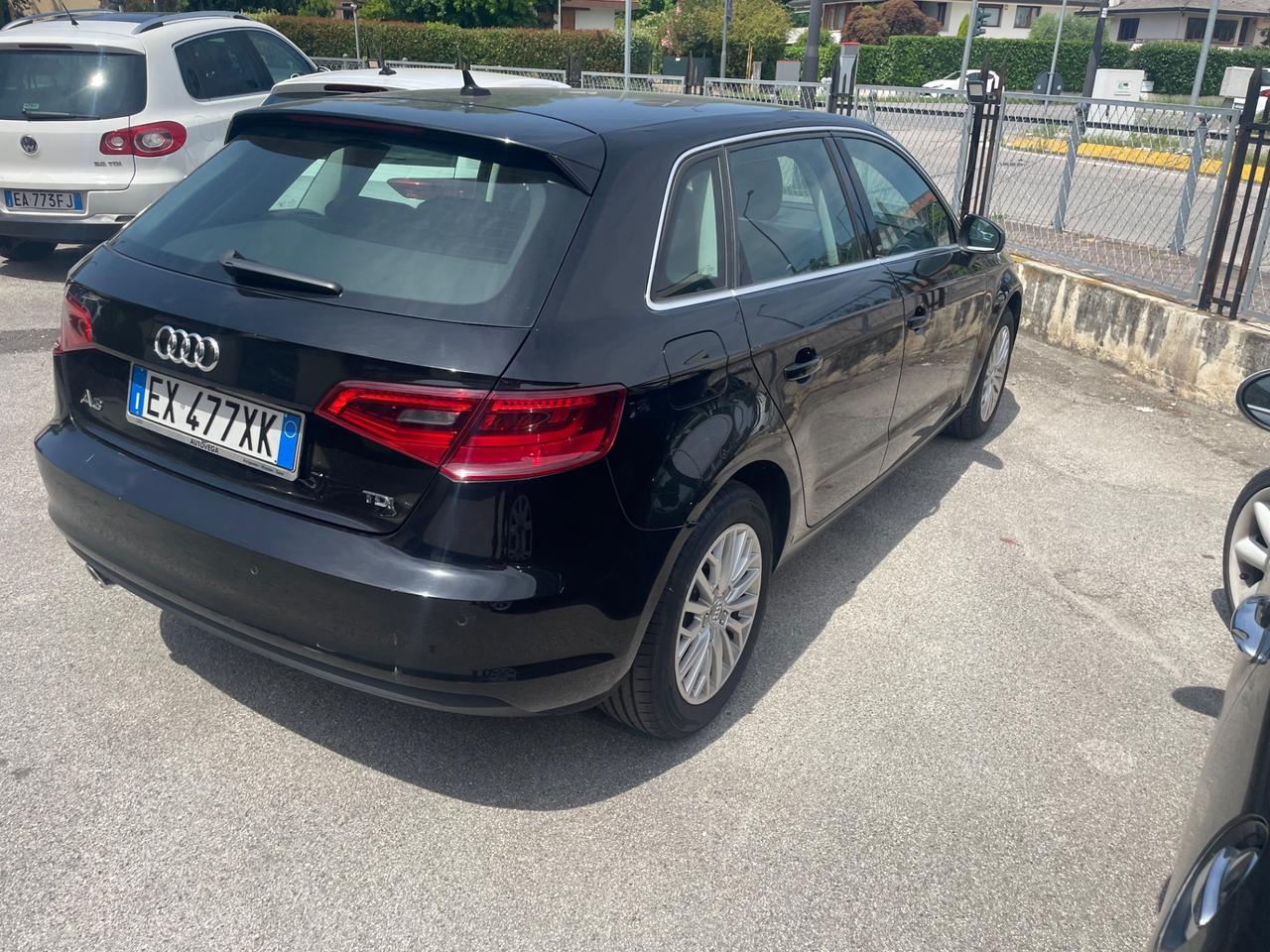 Audi A3 Sedan 1.6 TDI clean diesel S tronic Ambiente