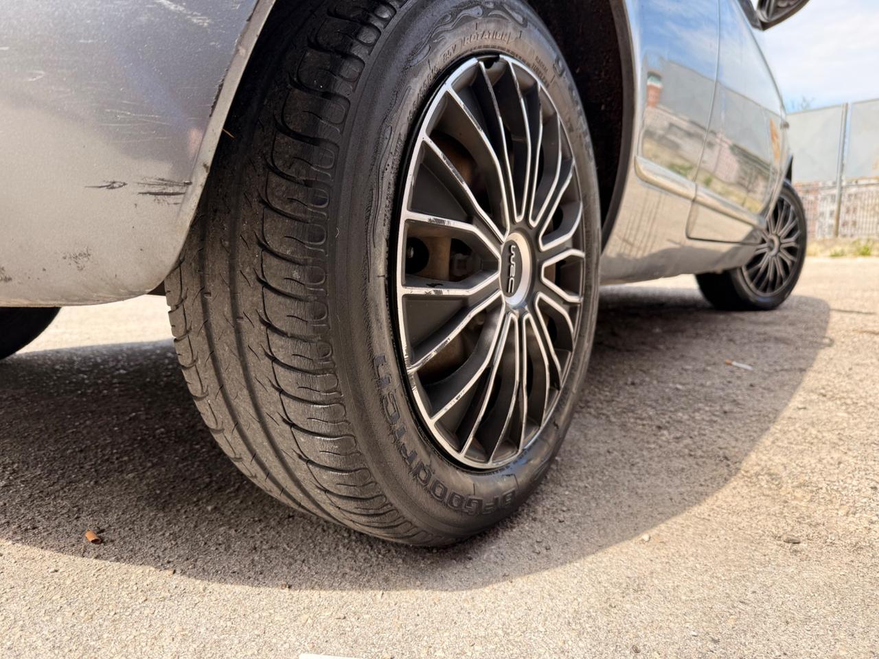 Lancia Ypsilon Restayling 1.2benz Full Perfett