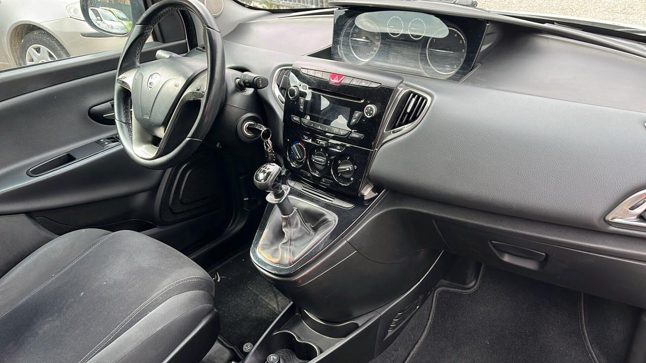 Lancia Ypsilon 1.2 69 CV 5 porte S&S Platinum