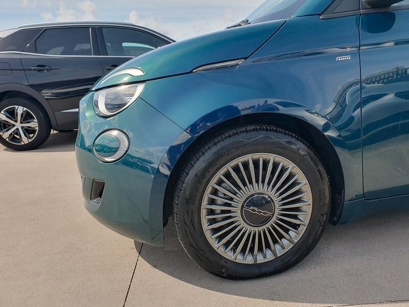 FIAT NUOVA 500e 118CV ICON 42 kWh NAV 10 KM 9MILA