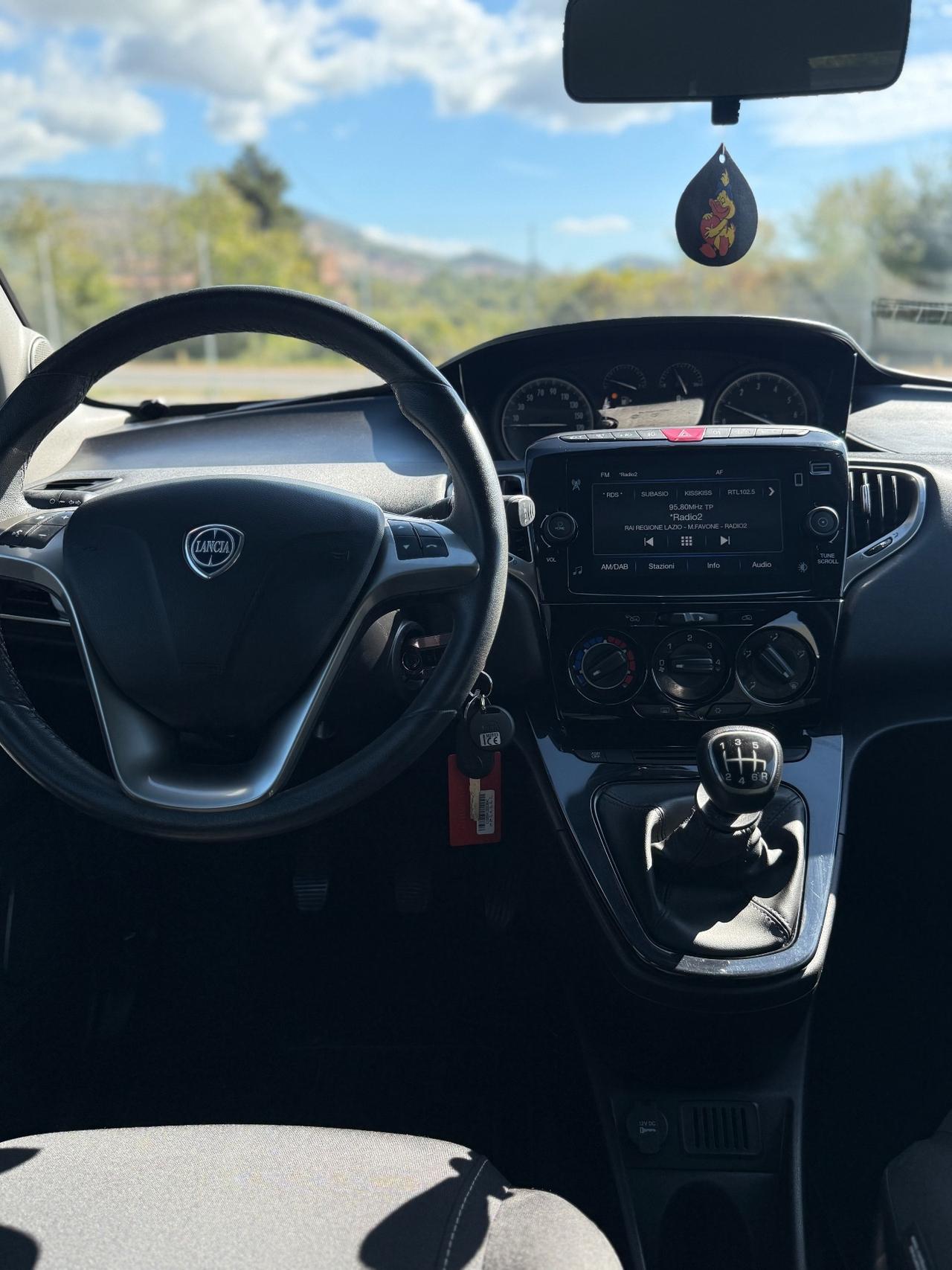 Lancia Ypsilon 1.0 5 porte Hybrid Gold