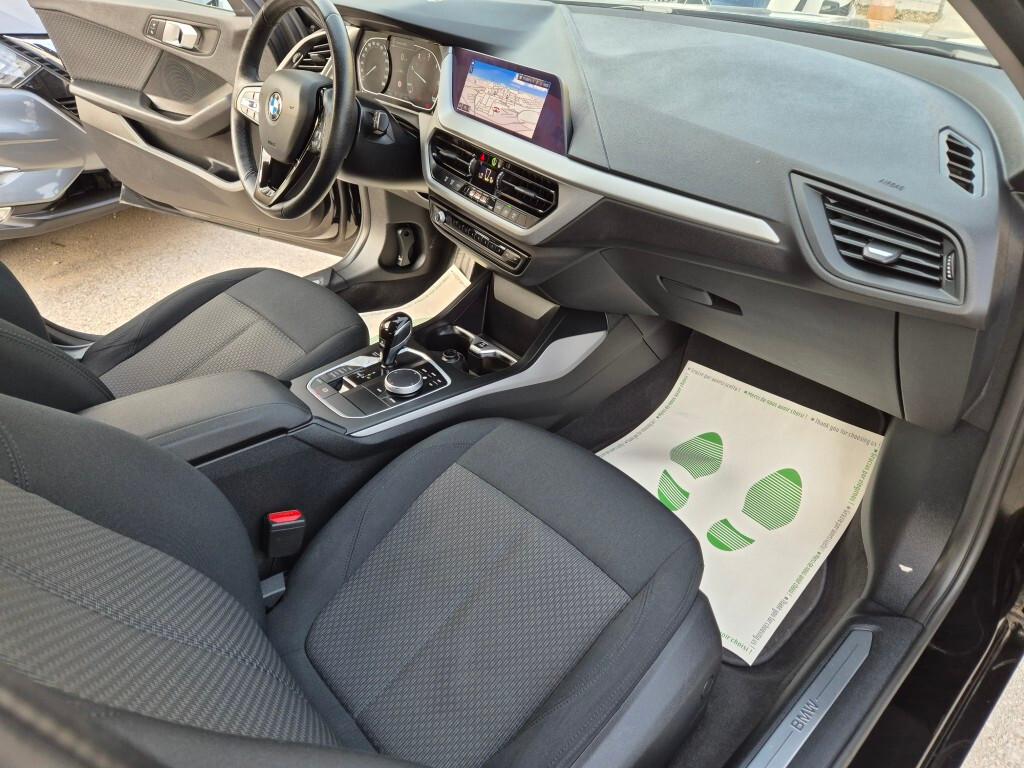 Bmw 116 116d 5p. Business Advantage