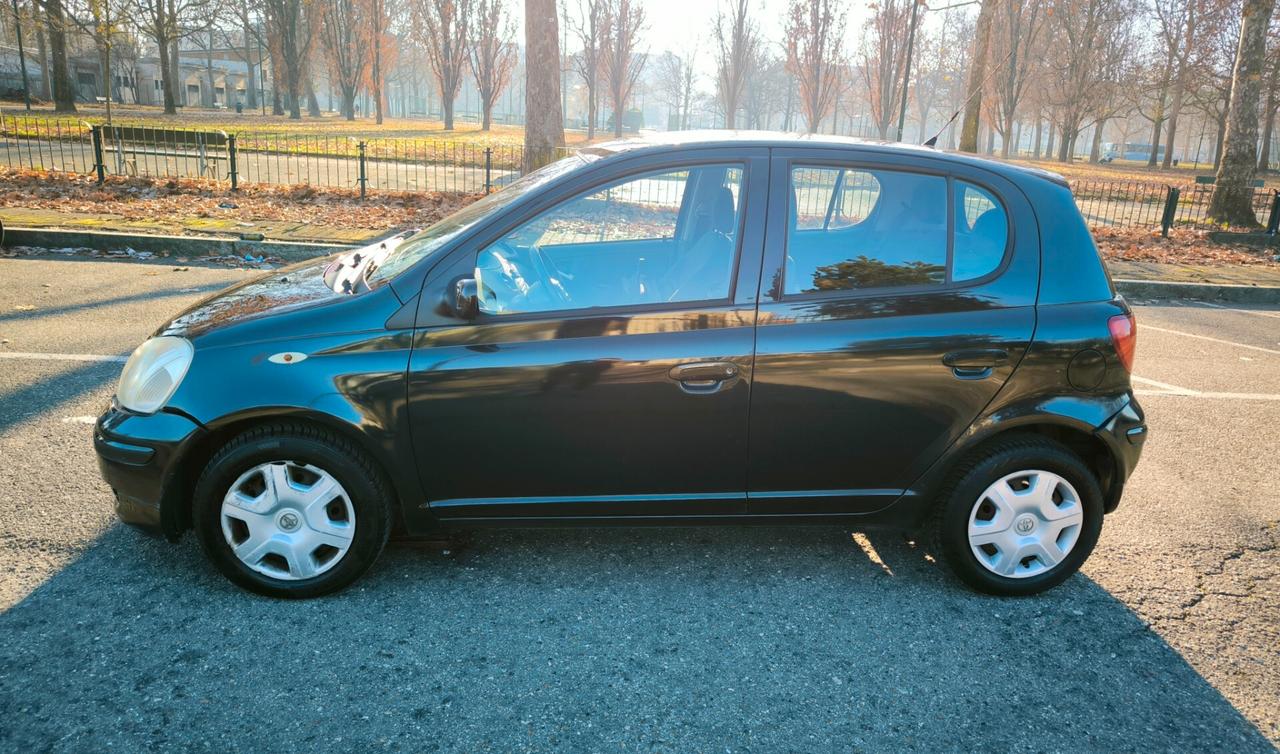 Toyota Yaris 1.0i 16V cat 5 porte Sol