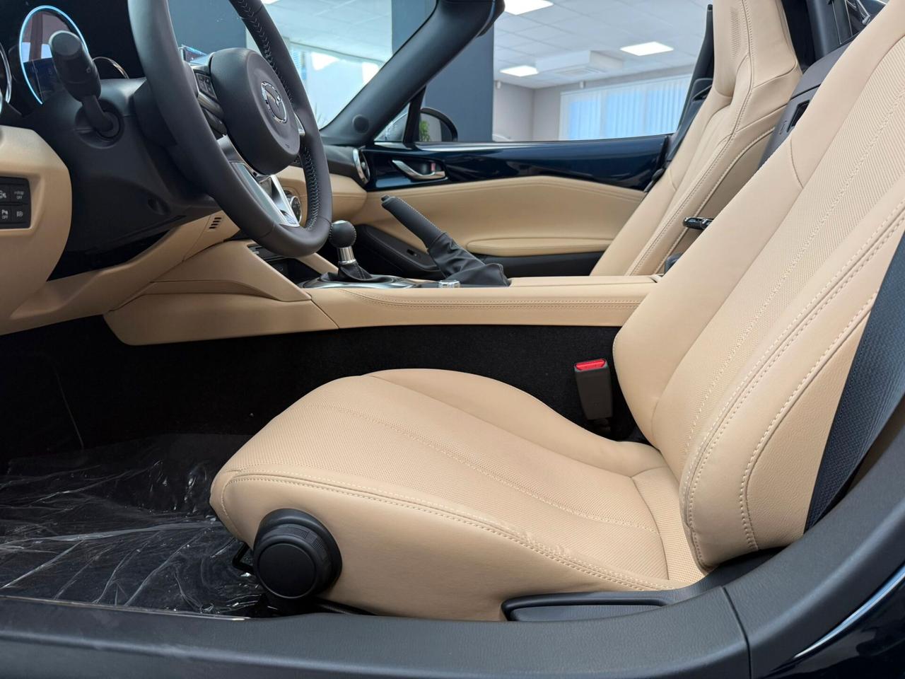 Mazda MX-5 1.5L Skyactiv-G RF Kazari