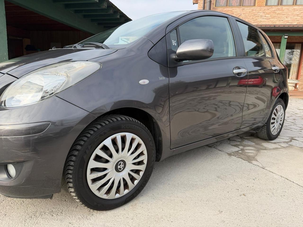 Toyota Yaris 1.0 5 porte Sol neopatentati