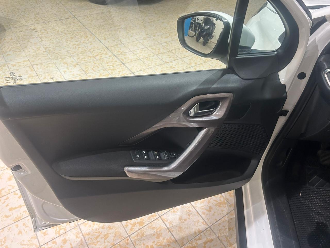 Peugeot 2008 1.6 e-HDi 92 CV Stop&Start Urban Cross