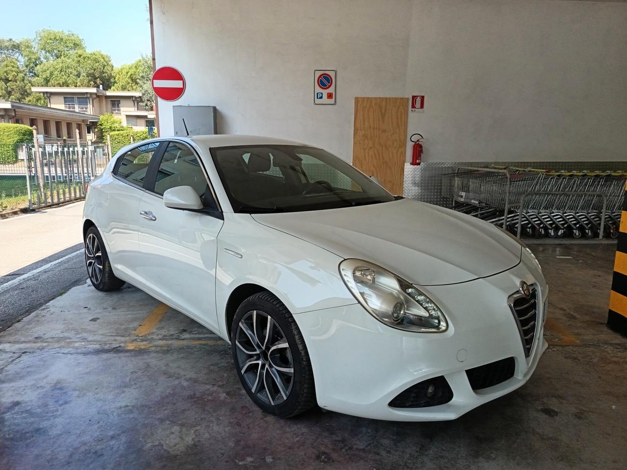 Alfa Giulietta 1.6 JTDm-2 105 CV ok neo patente