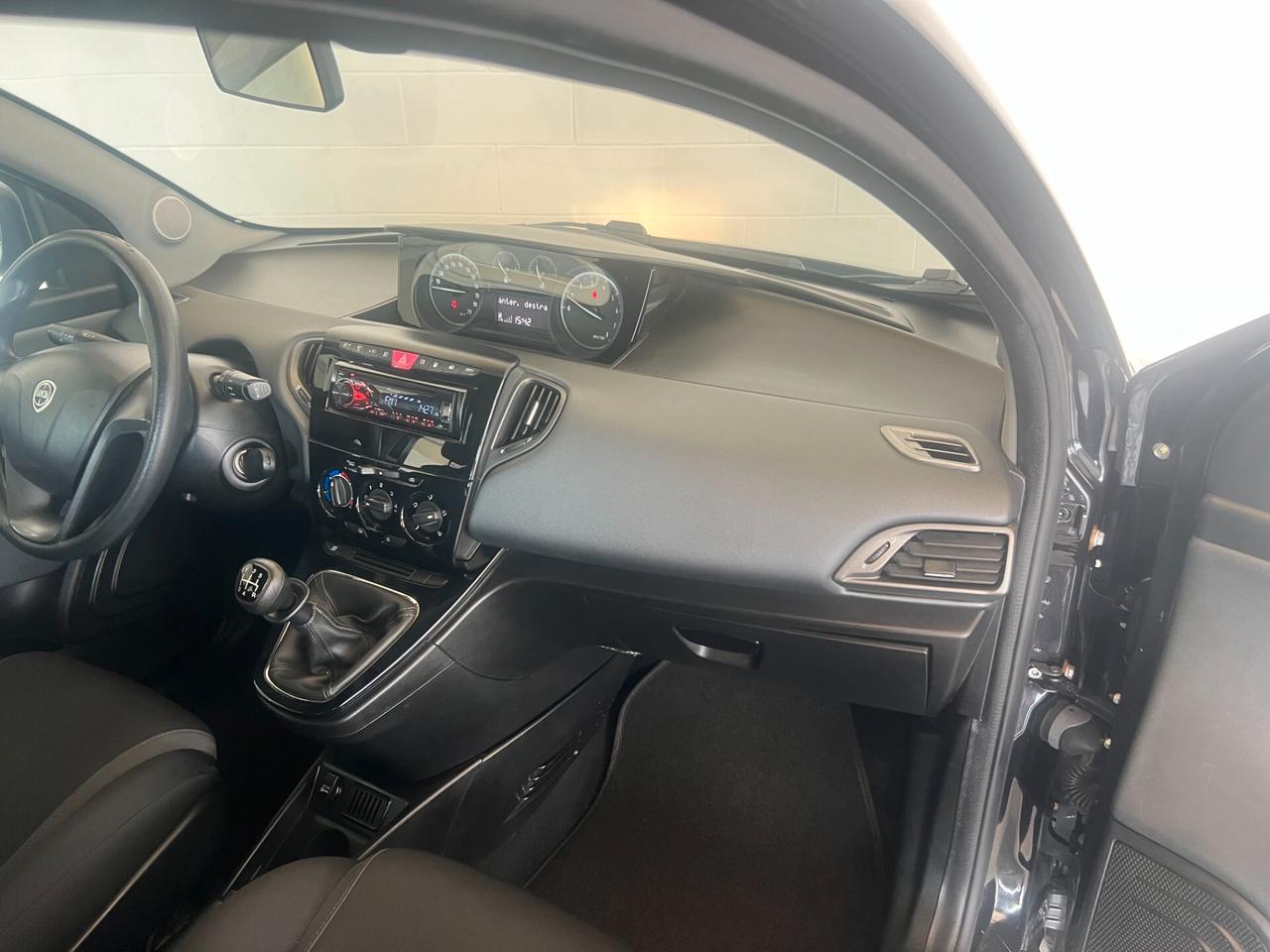 Lancia Ypsilon 0.9 TwinAir 85 CV 5 porte Metano Ecochic Gold OK NEOPATENTATI