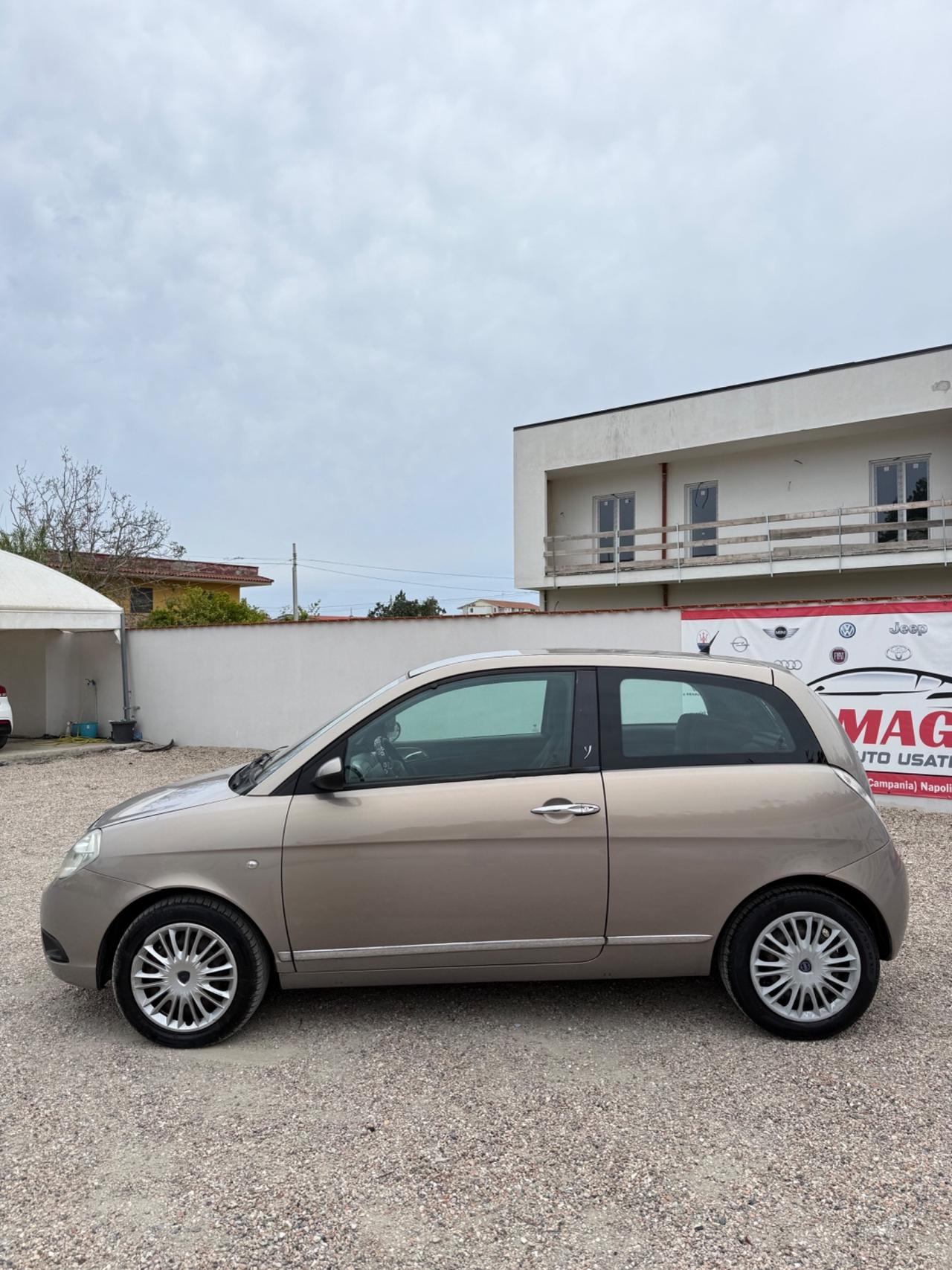Lancia Ypsilon 1.3 MJT 75 CV Platino