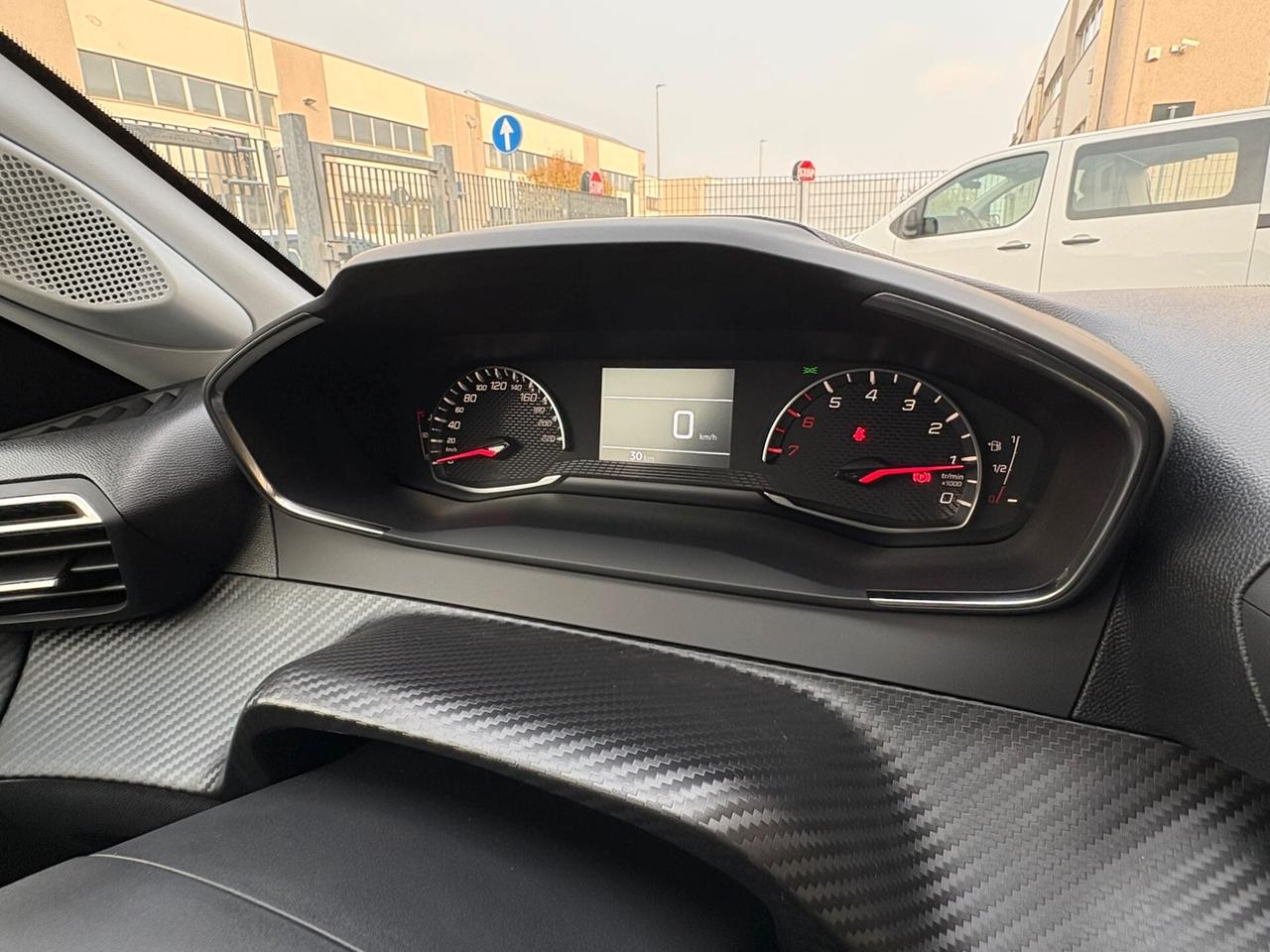 Peugeot 208 Hybrid 100 CV Business