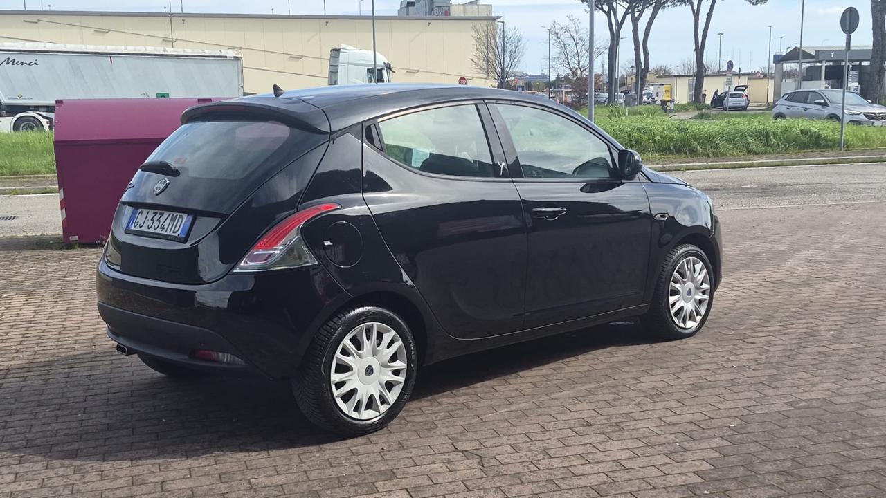 Lancia Ypsilon 1.2 69 CV 5 porte GPL Ecochic Platinum