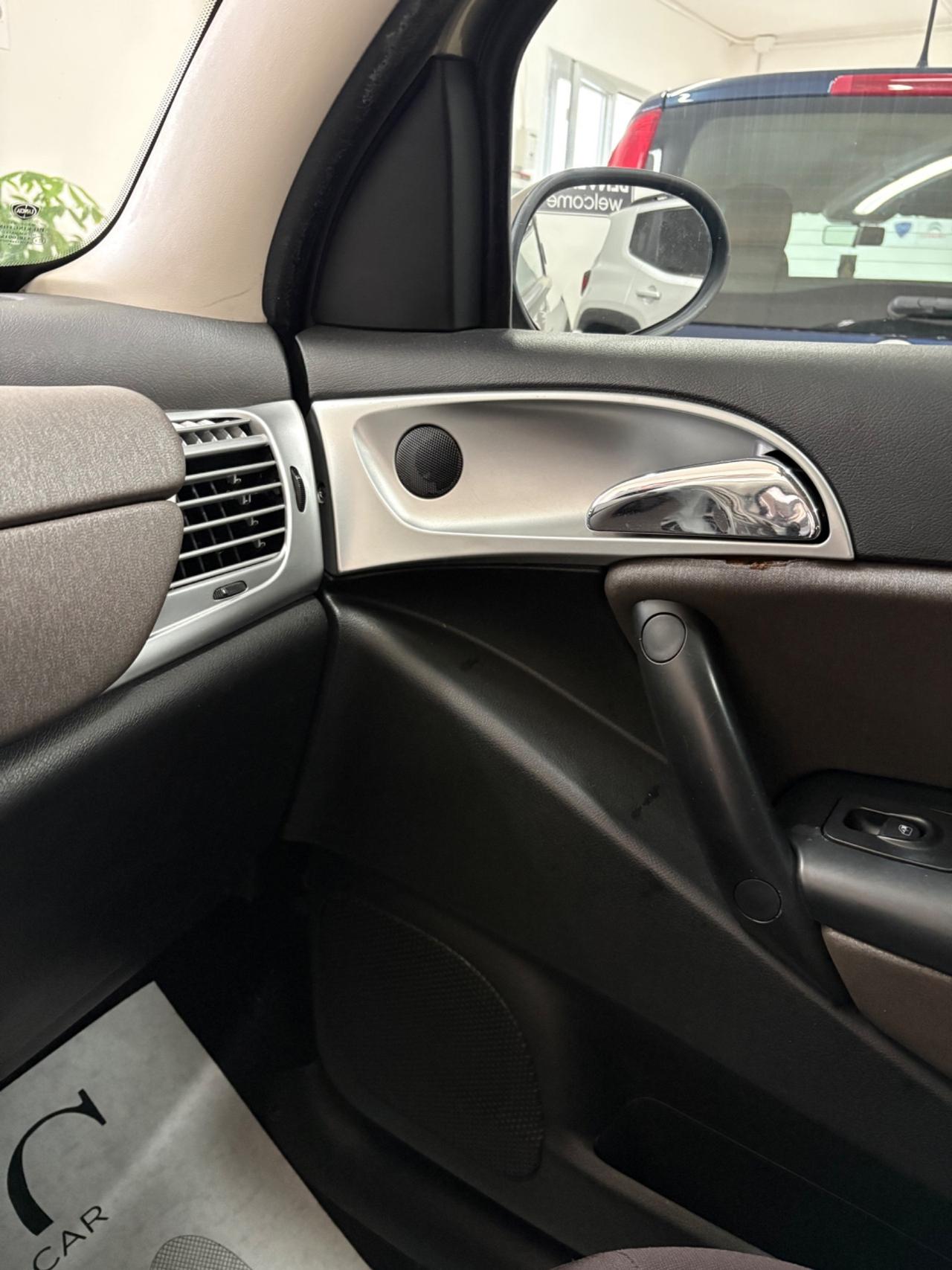 Lancia Ypsilon 1.3 MJT 75 CV