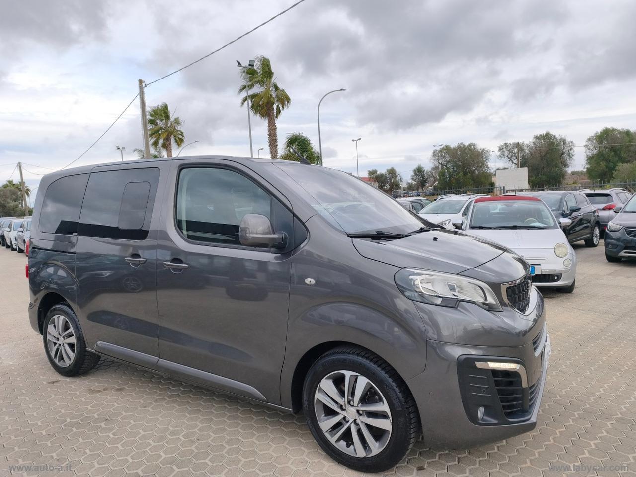PEUGEOT Traveller BlueHDi 115 S&S Compact Allure