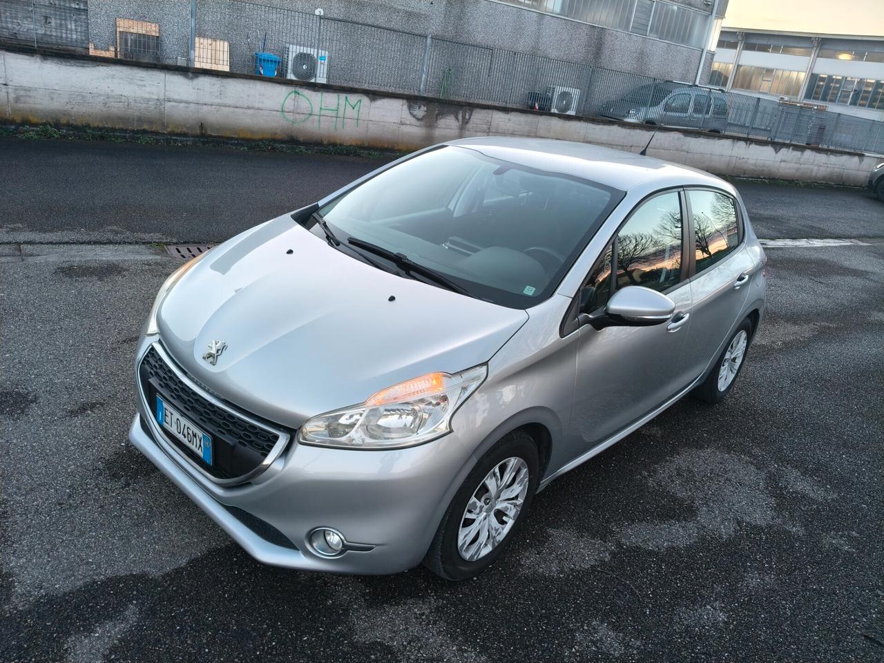 Peugeot 208 1.2 5 porte 2014 SOLO 137.000 KM