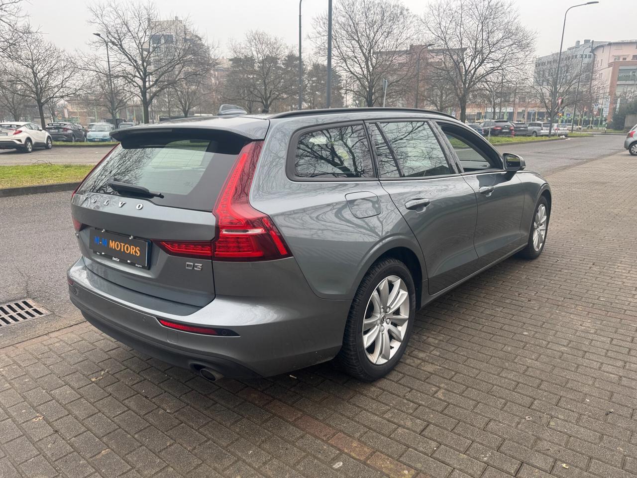 Volvo V60 2.0 d3 Momentum Business Pro auto my21
