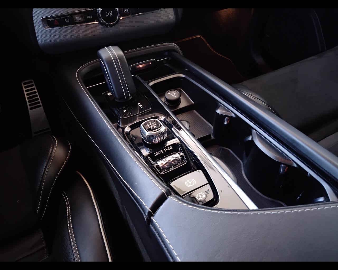 VOLVO XC90 II 2015 - XC90 2.0 b5 R-design awd geartronic my20