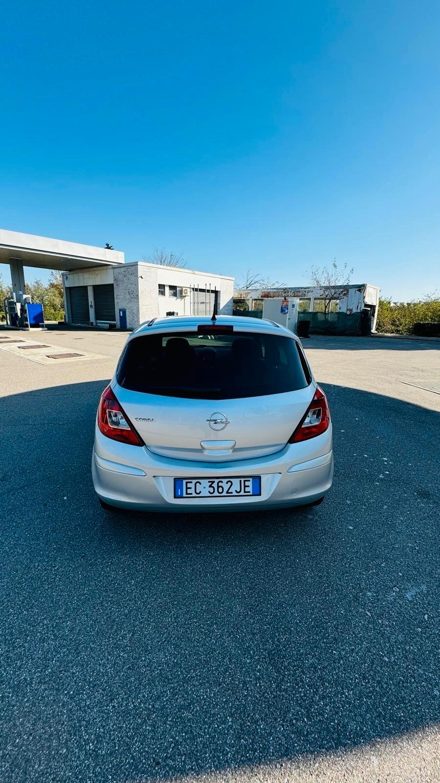 Opel Corsa 1.2 5 porte Club