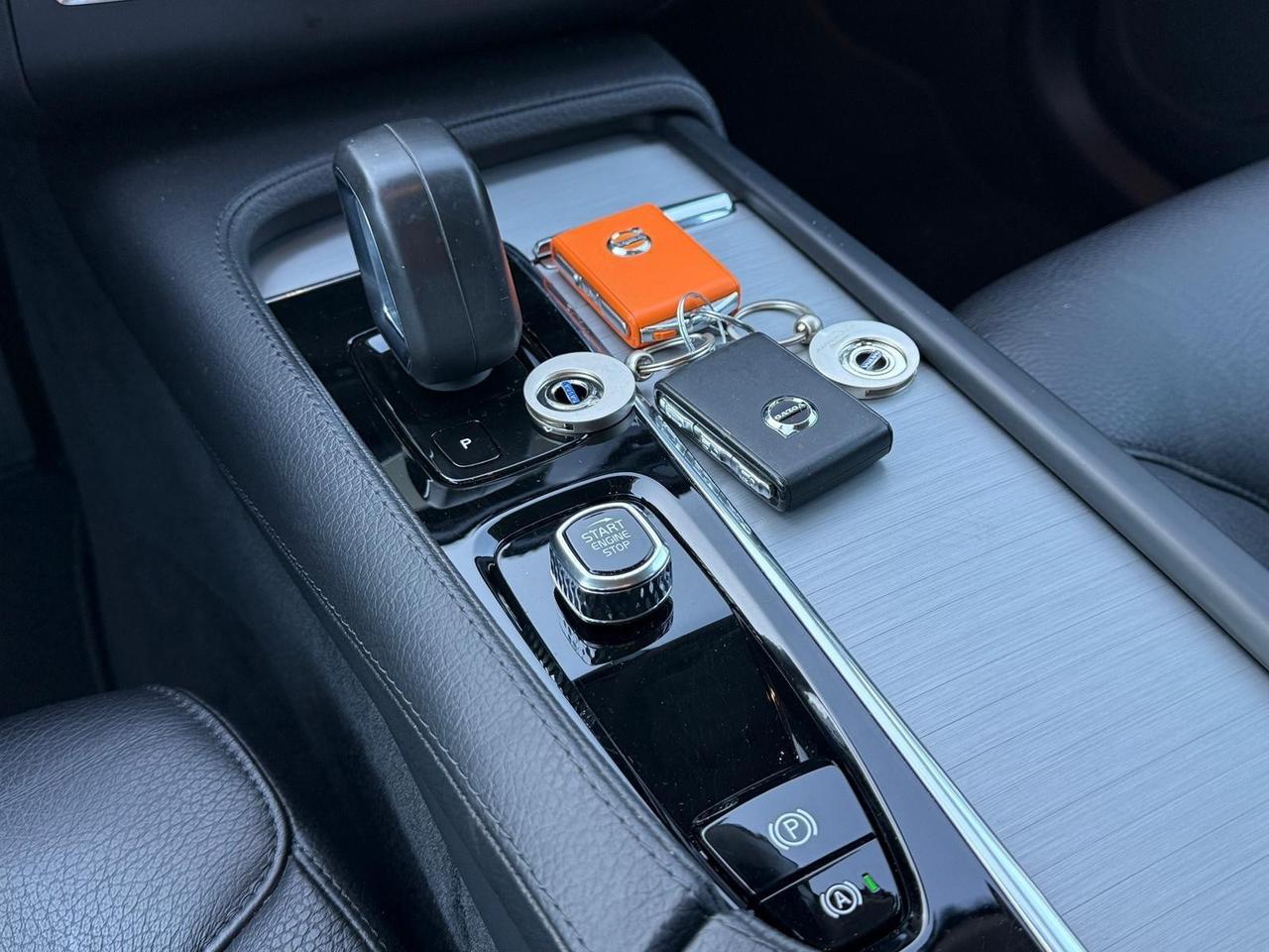 VOLVO XC90 MOMENTUM AWD IVA ESPOSTA