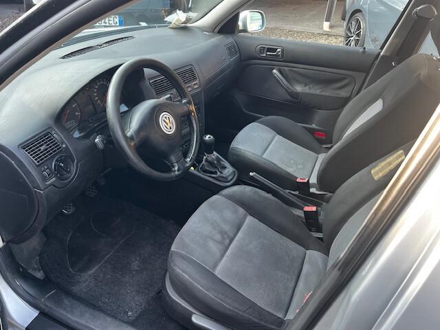 Volkswagen Golf 1.6 16V FSI 5p. Sportline