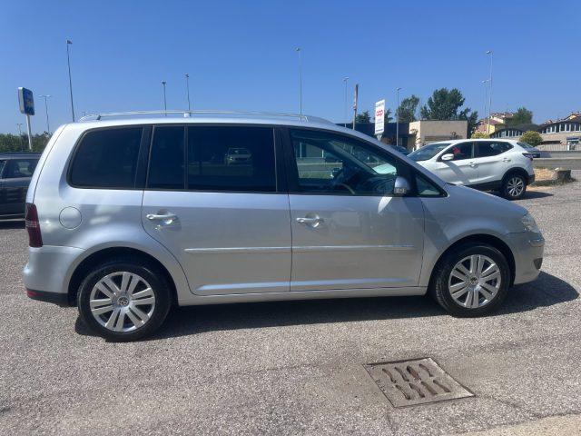VOLKSWAGEN Touran 7 POSTI 2.0 Highline Ecofuel