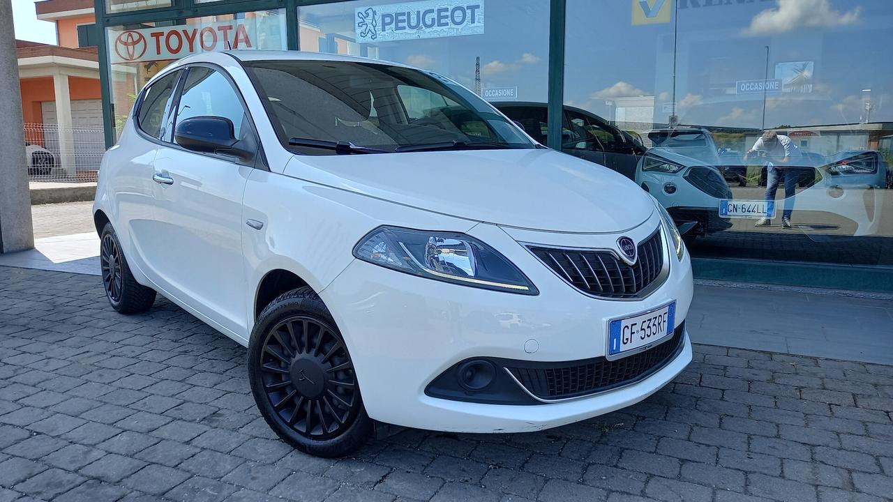 Lancia Ypsilon 1.0 FireFly 5 porte S&S Hybrid Ecochic Silver