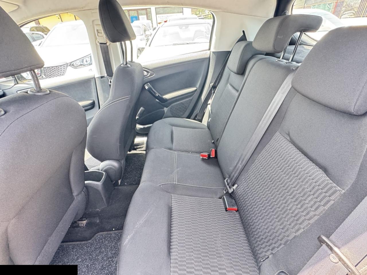 PEUGEOT 208 1.2 BENZINA ADATTA NEOPATENTATI