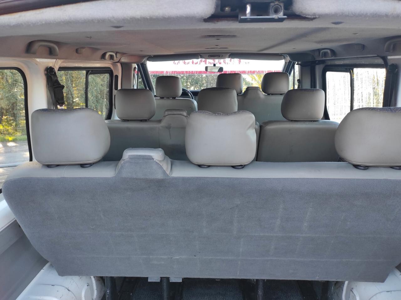 Renault Trafic 1.9 dCi - 80cv 9 POSTI