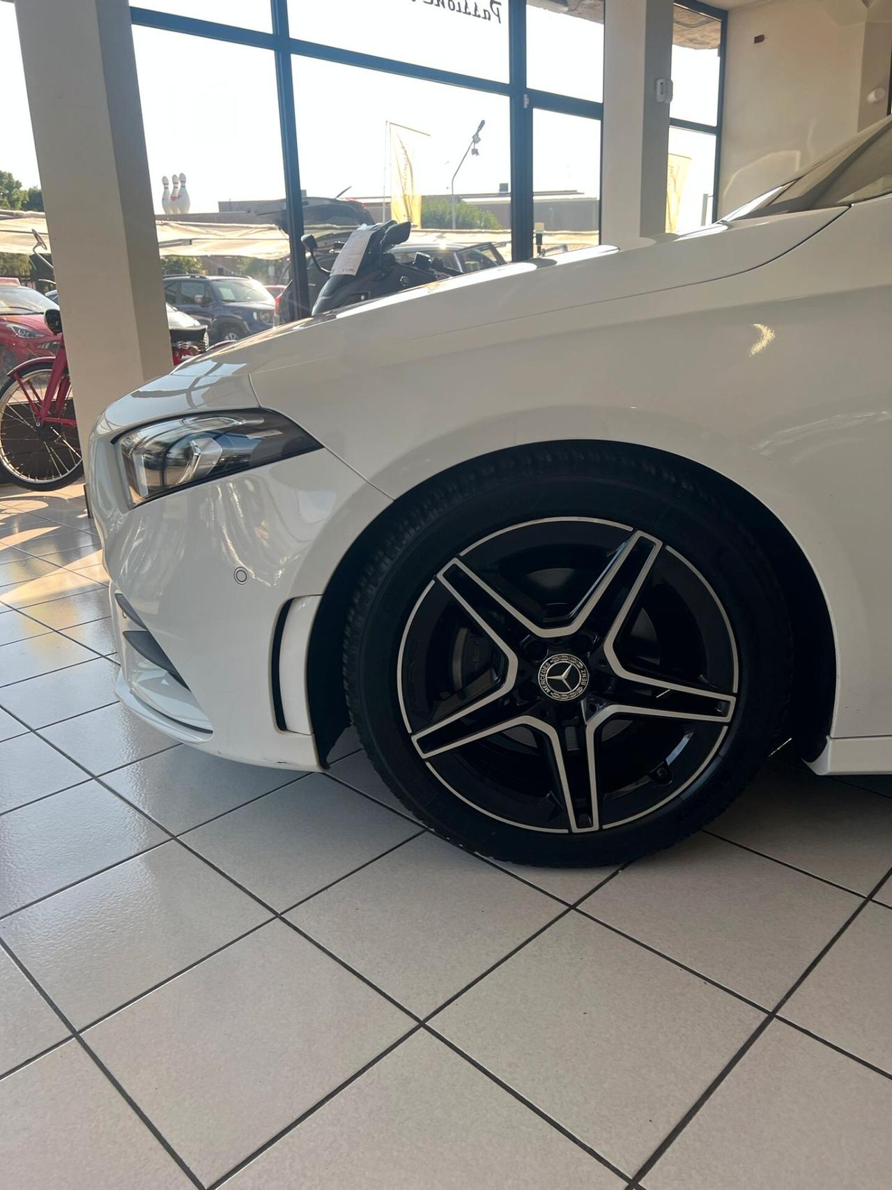 Mercedes-Benz A 180 Classe A - d Premium Auto + TETTO APRIBILE + LED