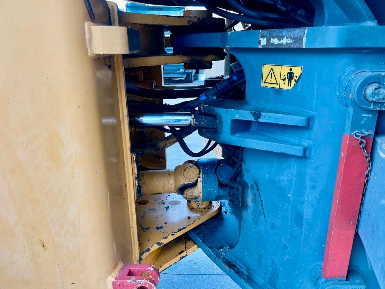 PALA GOMMATA LIEBHERR L 554 -