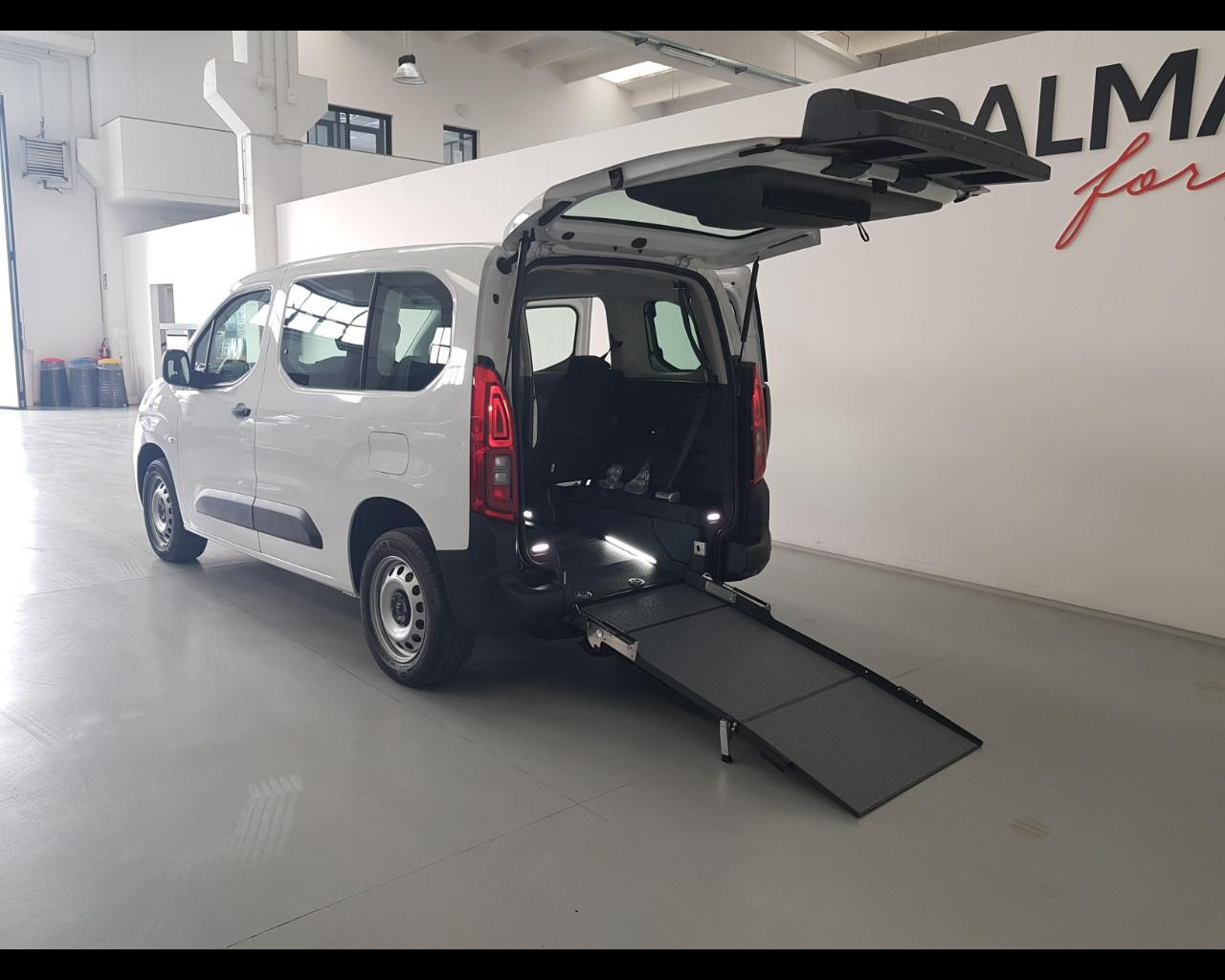 CITROEN Berlingo trasporto disabili con pedana