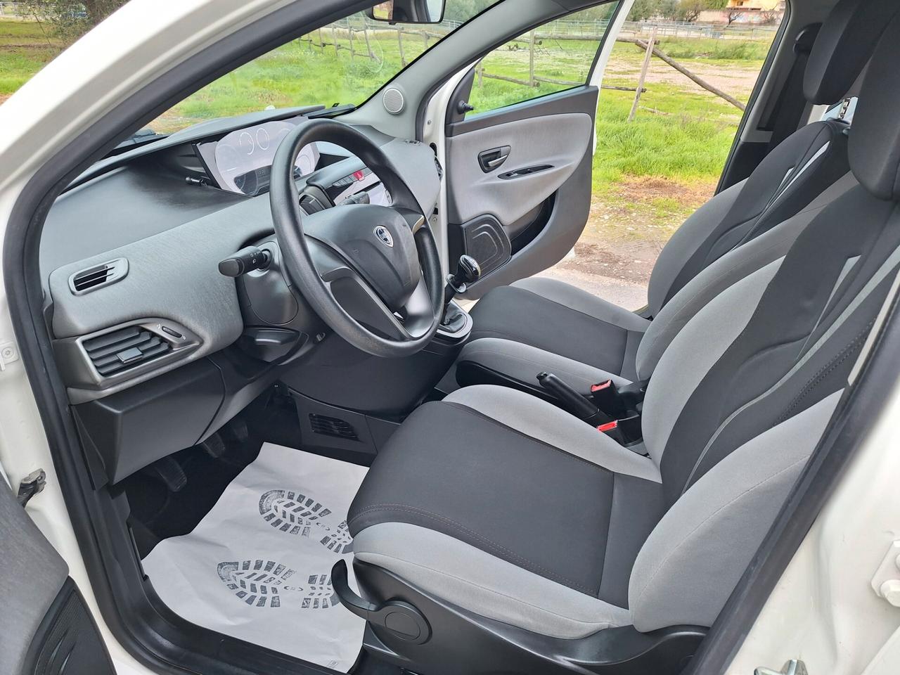 Lancia Ypsilon 1.2 69 CV 5 porte Silver PERFETTA