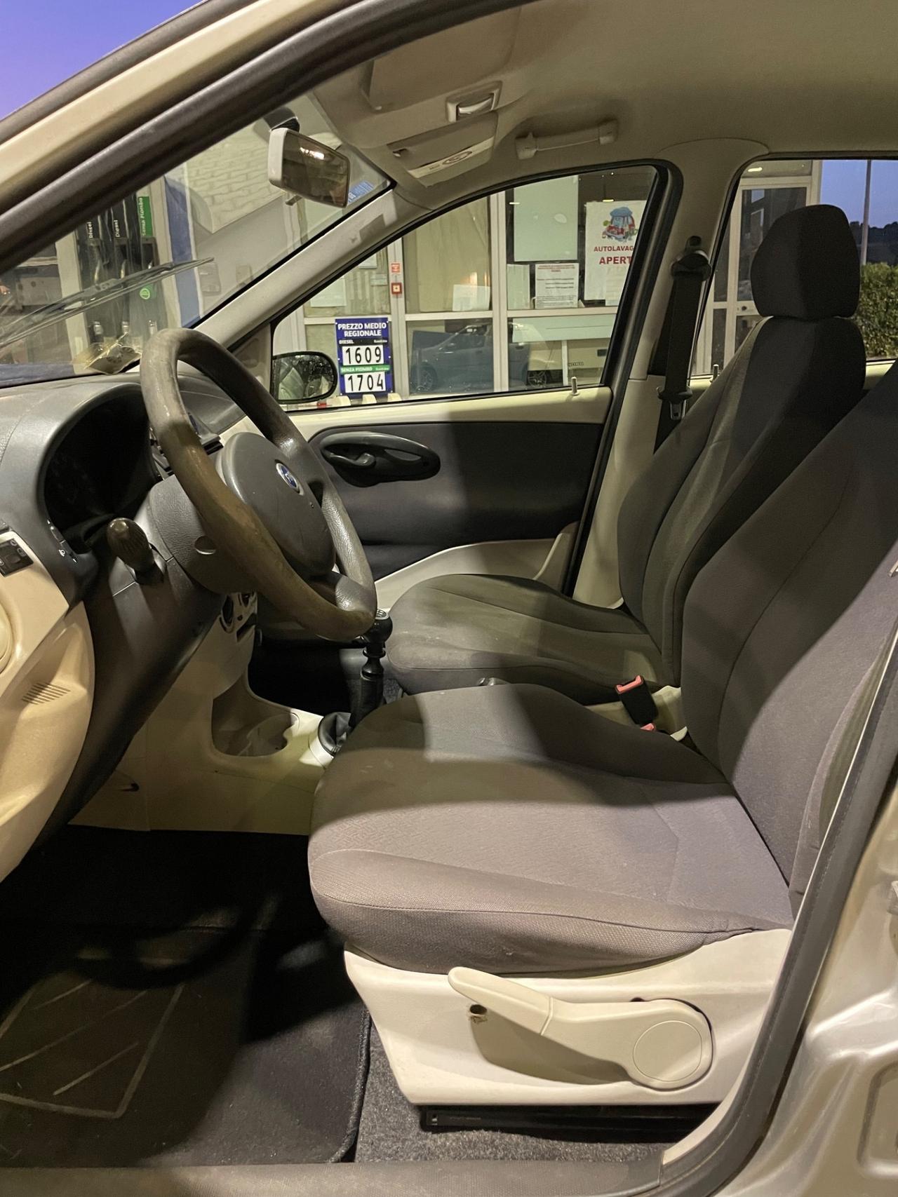 FIAT PUNTO 1.2 NATURAL POWER 5 PORTE 170.000 KM NEOPATENTATI 2005.