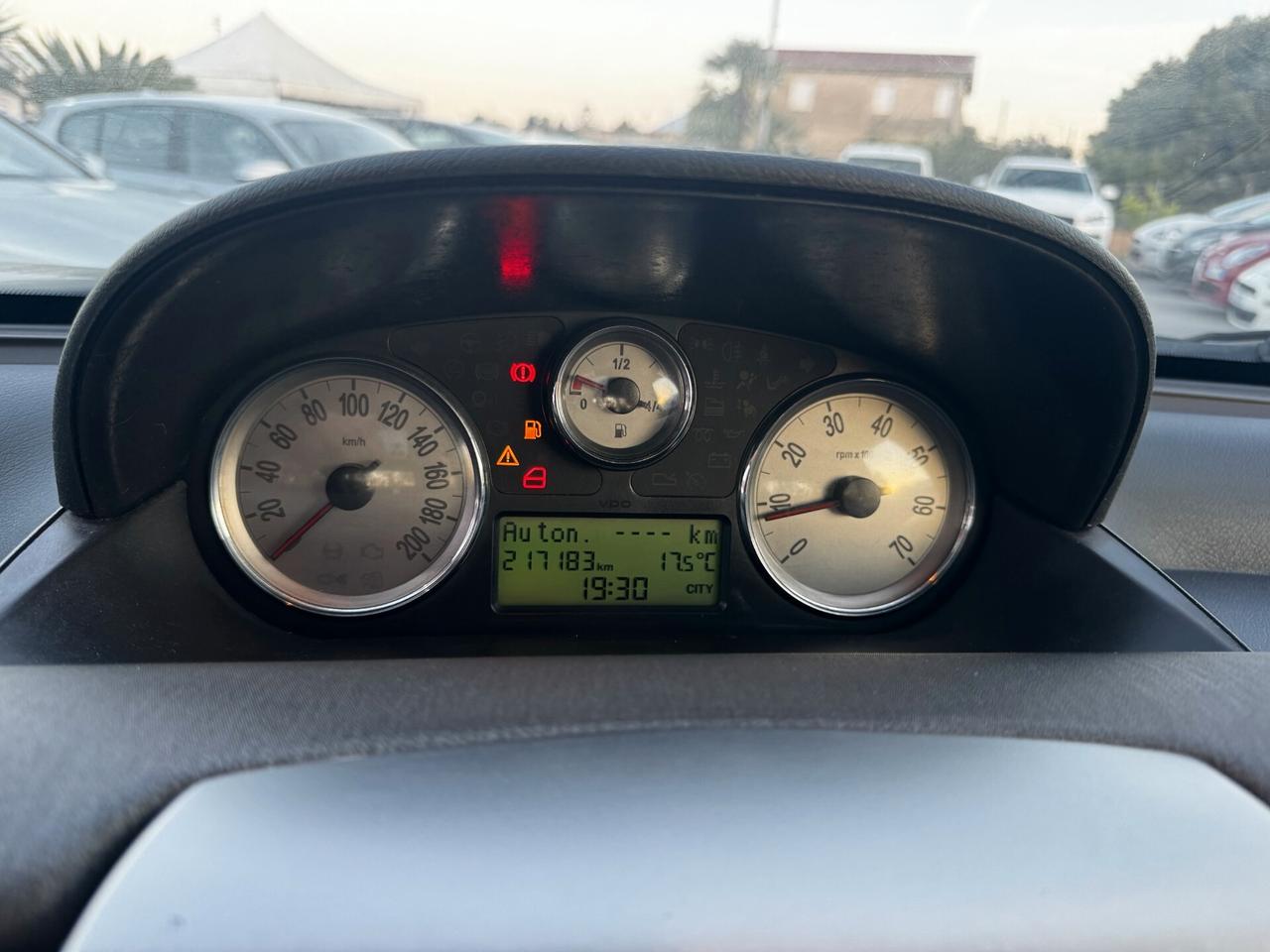 Lancia Ypsilon 1.3 MJT 75 CV Argento