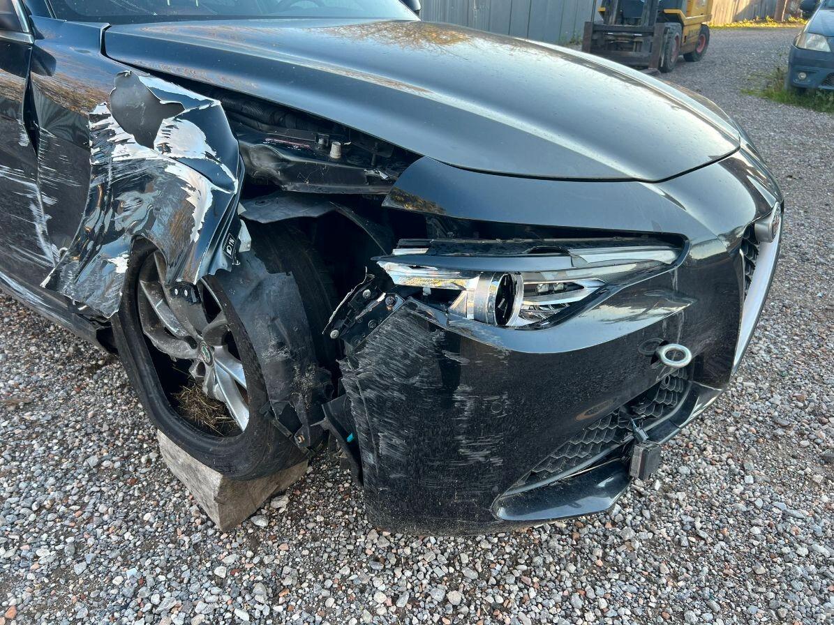 Alfa Romeo Giulia 2.2 Turbodiesel 180 CV AT8 Business Sport Launch Ed.