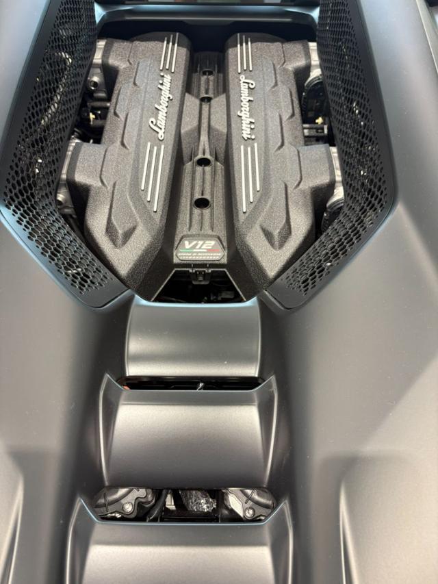 LAMBORGHINI Revuelto 6.5 V12 UFFICIALE ITALIA-SOLI 250KM