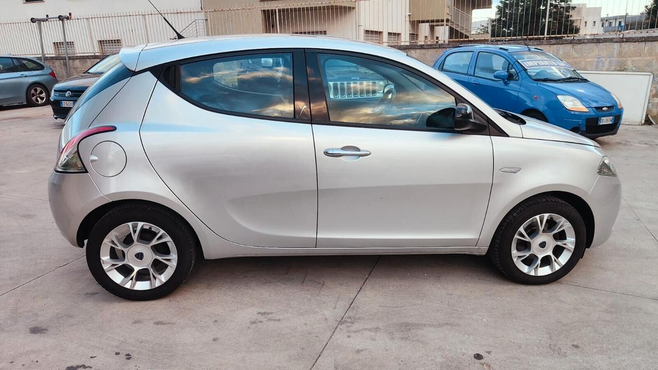 Lancia Ypsilon 1.2 69 CV 5 porte Platinum