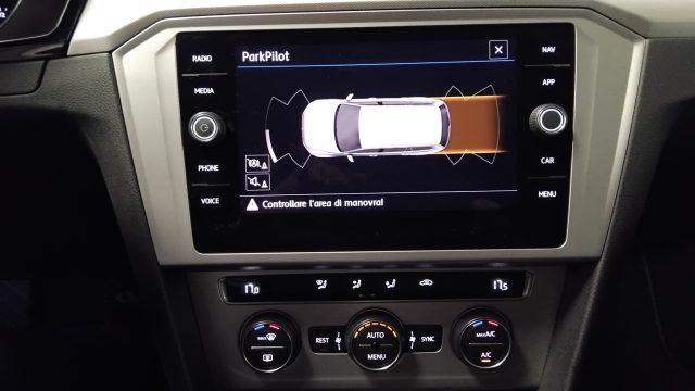 VOLKSWAGEN Passat Variant 1.6 TDI SCR DSG Business NAVI