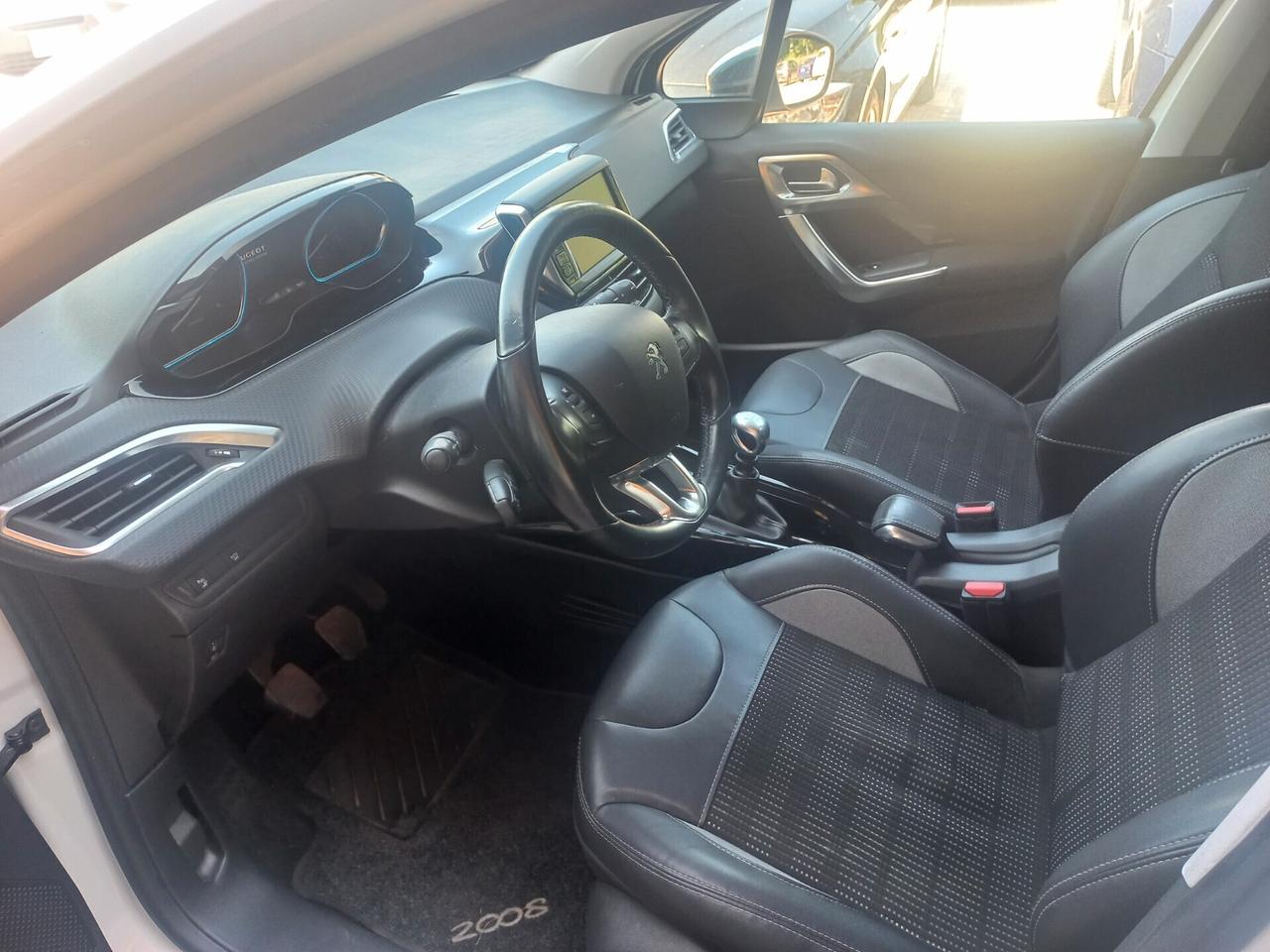 Peugeot 2008 BlueHDi 100 Allure
