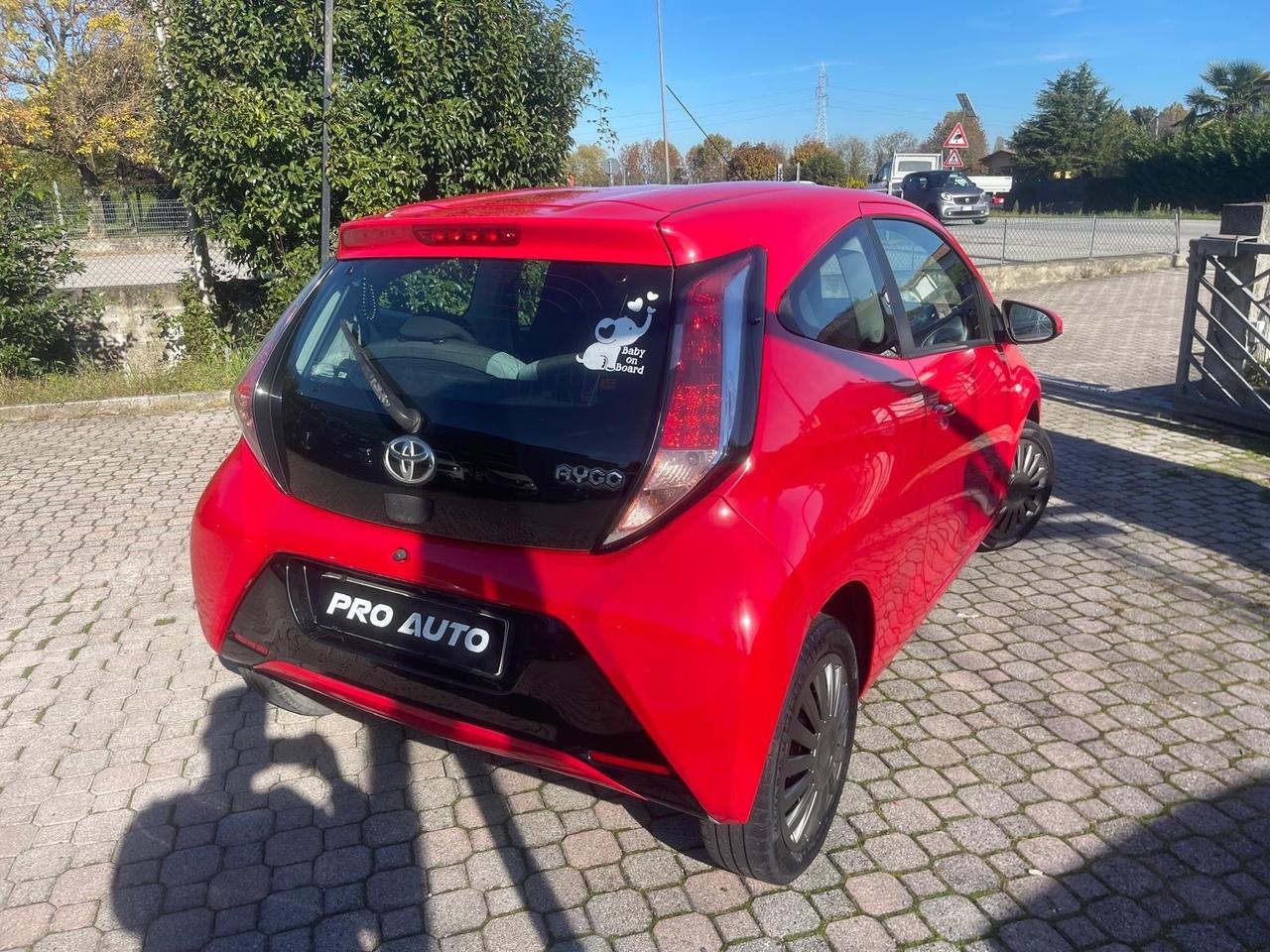Toyota Aygo 1.0 VVT-i 69 CV 3 porte x-clusiv