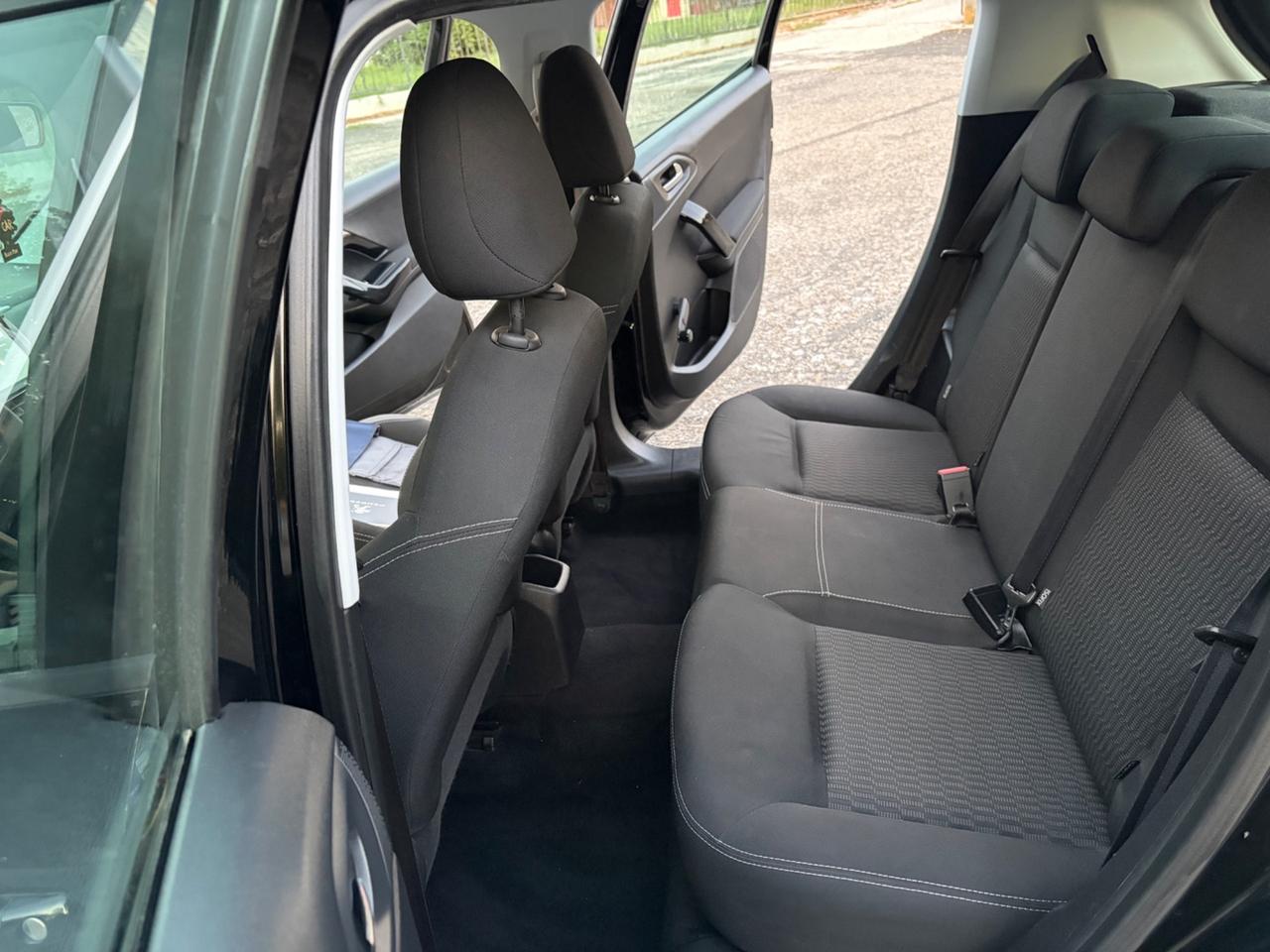 Peugeot 208 PureTech 82 5p. GPL Allure