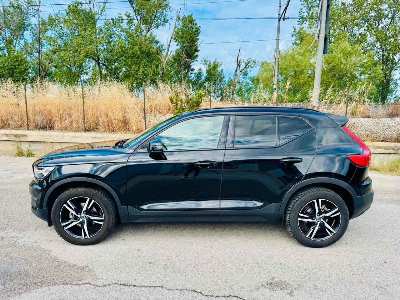 Volvo XC40 D3 R-design CarPlay / LED / RetroCam.