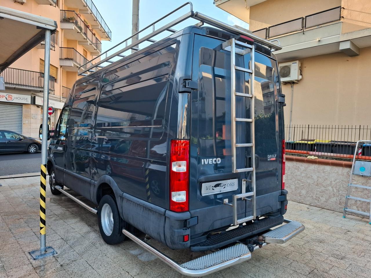 Iveco Daily 3.0-MATIC-CABINATO BOX