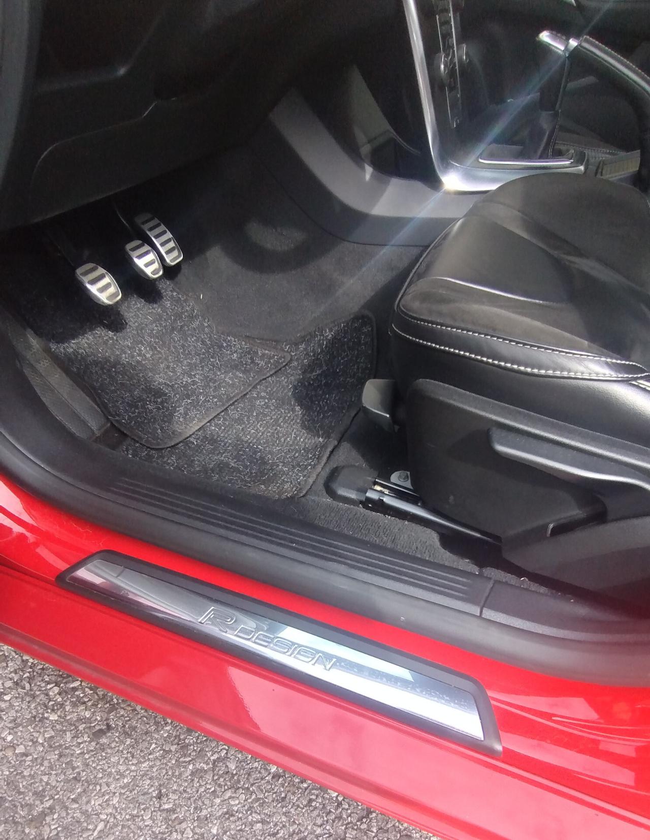 Volvo V40 D2 R-design